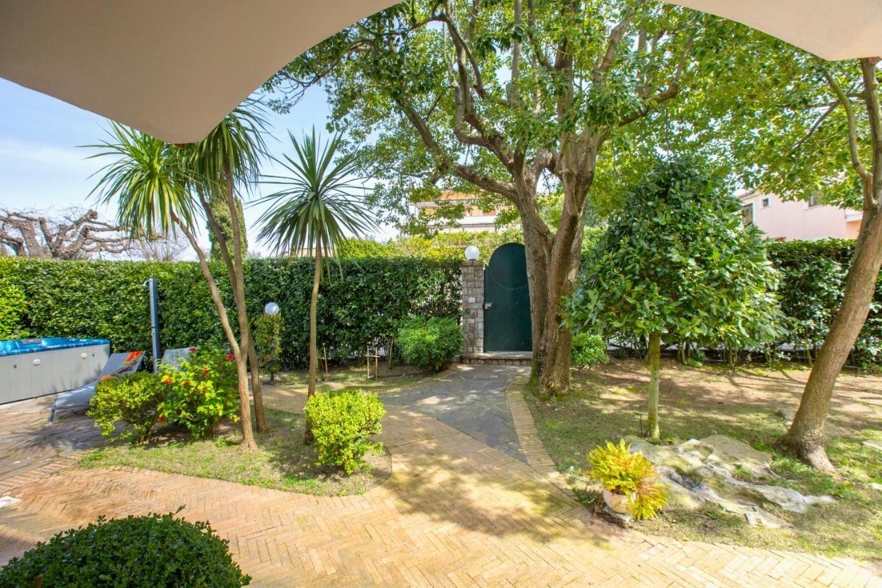 Amore Rentals - Resort Ravenna - Villa Dama マッサ・ルブレンセ エクステリア 写真