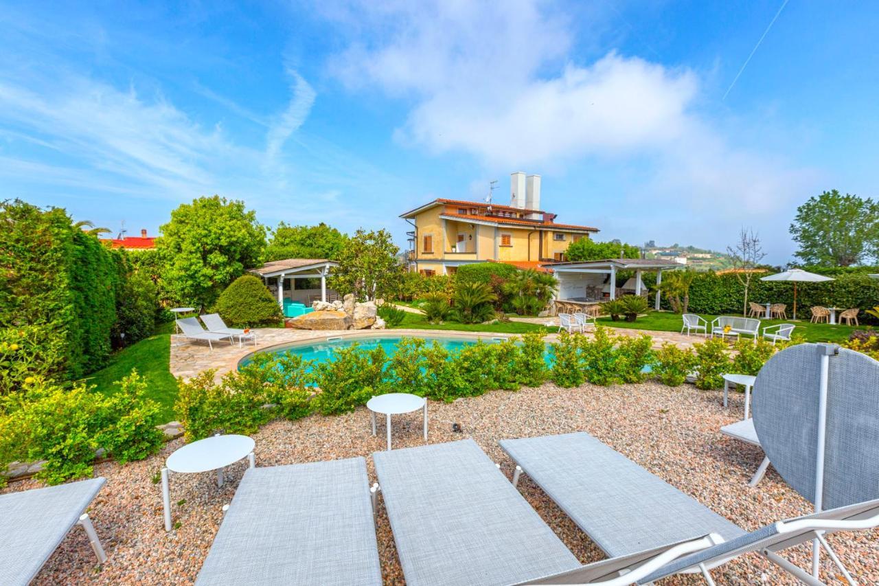 Amore Rentals - Resort Ravenna - Villa Dama マッサ・ルブレンセ エクステリア 写真
