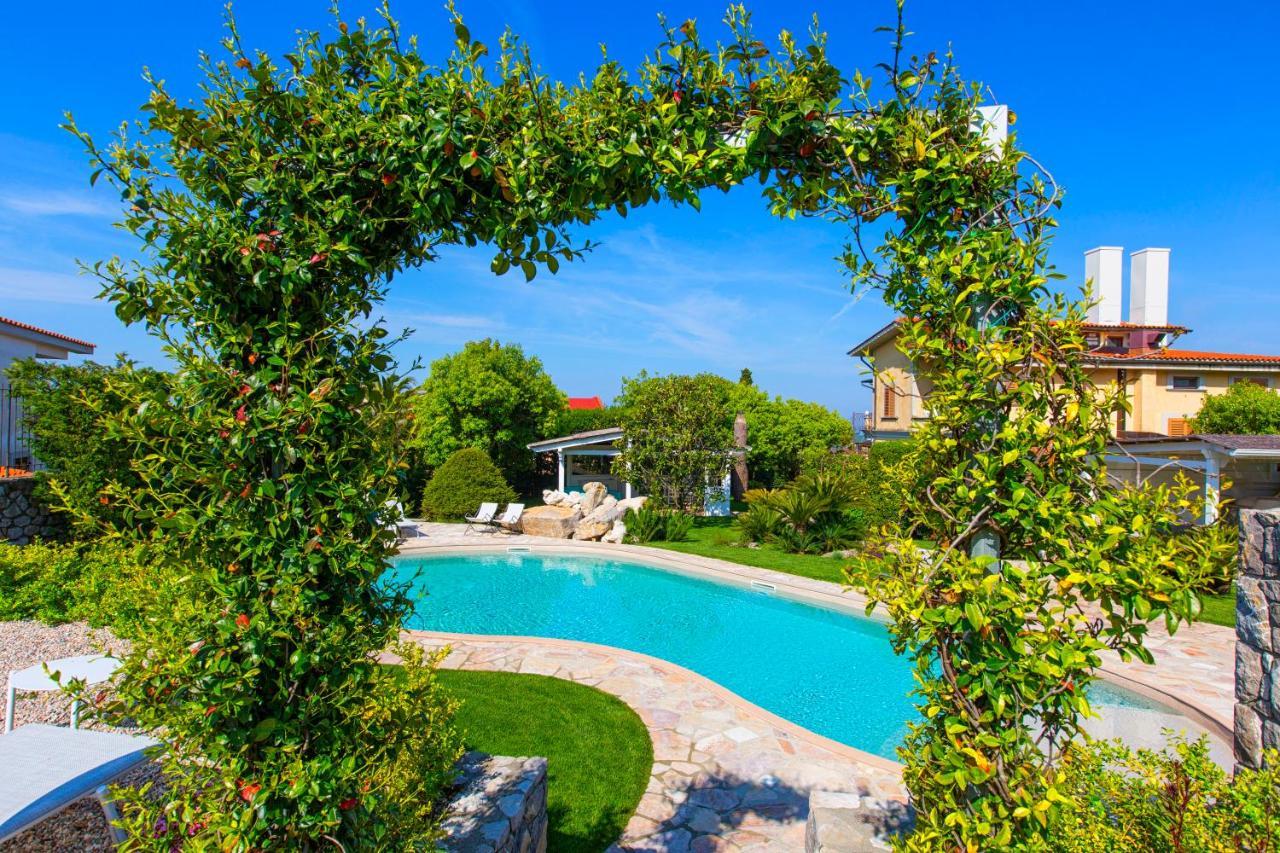 Amore Rentals - Resort Ravenna - Villa Dama マッサ・ルブレンセ エクステリア 写真